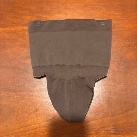 Skims Core Control Thong Cocoa Small - Picture 2 of 4